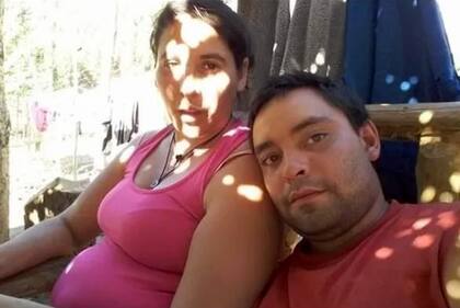 La pareja tiene su casa cerca de Huinganco, una localidad de poco más de mil habitantes en el norte de la provincia de Neuquén; habían viajado los 60 kilómetros que los separan de Chos Malal para visitar al padre de Cintia