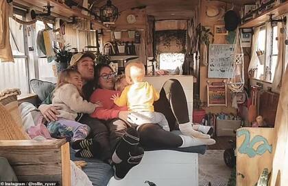 La pareja tomó la decisión de irse a vivir a una casa rodante porque se dio cuenta de que era un estilo de vida mucho más saludable