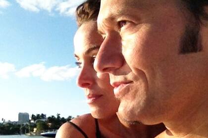 La pareja espera hoy conocer a su primera hija