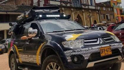 La pareja viaja por el mundo y construyó su casa en el auto
Foto: Felipe Serrano