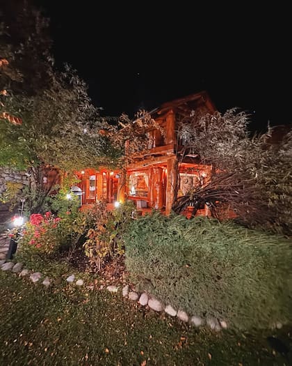 La pareja visitó un reconocido hotel de la zona de San Martín de Los Andes