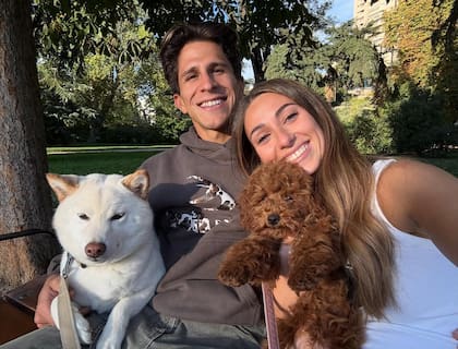 La pareja vive en Madrid con sus dos perros Indio y Bruna (Foto: Instagram @ireneeariza_)