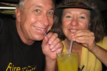 La pareja vivió en Tailandia, Guatemala, Indonesia, la isla de Nevis en las Indias Occidentales y México (Retire Early Lifestyle)