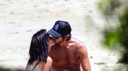 La pareja ya cumplió un año de amor y, a pesar de su bajo perfil, a veces se fotografían juntos y comparten el momento con los seguidores de Lali en las redes sociales.