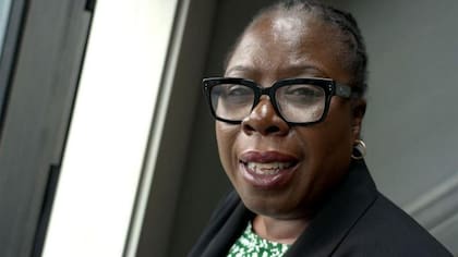 La parlamentaria laborista Paulette Hamilton quiere que se refuercen y aclaren las advertencias en los prospectos de los medicamentos.