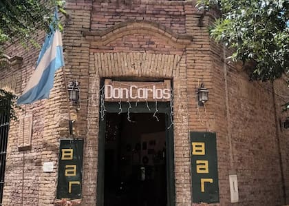 La Parrilla Don Carlos ocupa un gran predio con mesas al aire libre