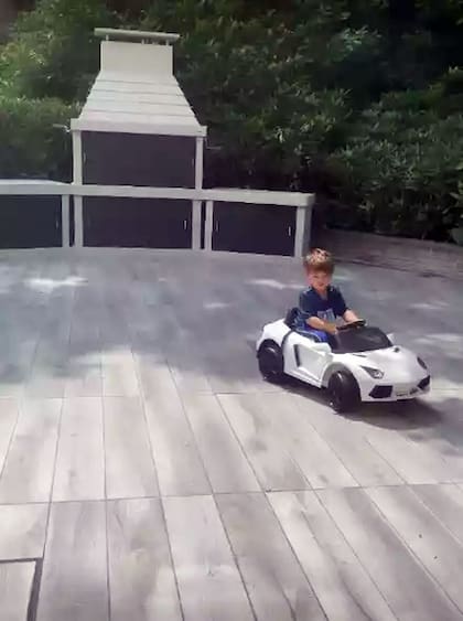 La parrilla en el patio externo de la casa