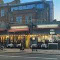 Se fue en 1998 y fundó una parrilla en Londres aclamada por un gurú de la gastronomía británica