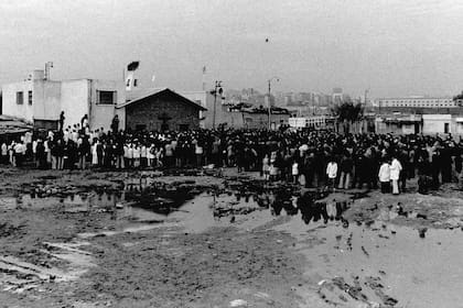 La parroquia Cristo Obrero, en la despedida del padre Carlos Mugica, asesinado por la Triple A en 1974