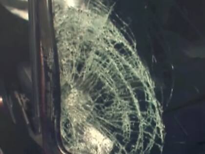 La parte delantera del auto afectado Foto: captura Canal Tres Rosario