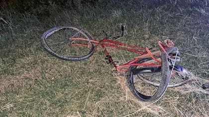 La parte trasera de la bicicleta quedó deformada