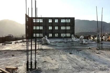 La parte trasera de la fachada de Telesup