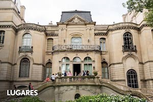 La parte trasera y los jardines hacen al encanto del palacio.