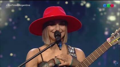 La participante se mostró emocionada al recibir apoyo por parte del jurado