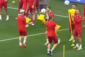 La particular entrada en calor de los jugadores de Macedonia del Norte antes de jugar con Ucrania, por la Eurocopa