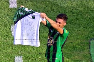 Un jugador de Chicago le propuso casamiento a su novia en el festejo de su gol