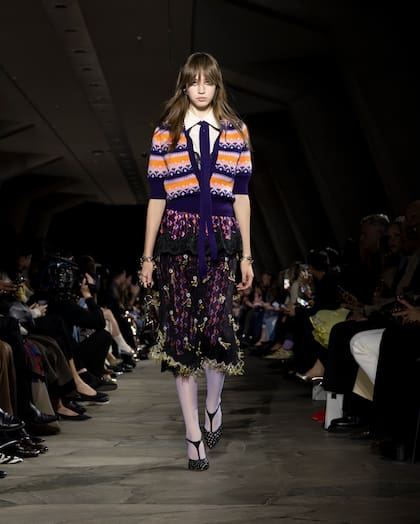 La pasada de Camila Cainelli en sl show de Rabanne en Paris Fashion Week