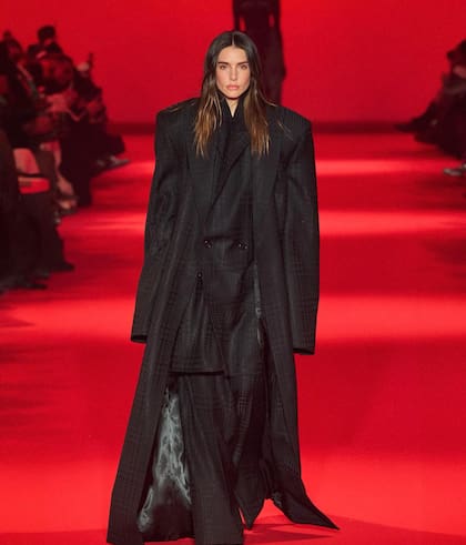 La pasada en la pasarela de Vetements marcó el debut de la argentina Valentina Ferrer en Paris Fashion Week