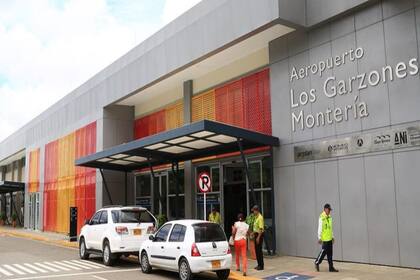La pasajera golpeó a la tripulación de Avianca en el aeropuerto Los Garzones Montería, en Colombia (Caracol)