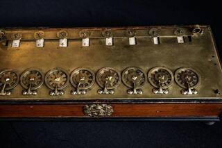 Qué es la pascalina, “el primer intento de sustituir la mente humana por una máquina”