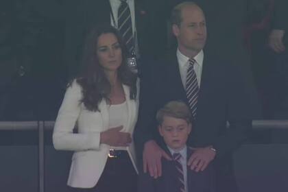 La pasión por el fútbol del heredero al trono viene desde hace años, tras su paso el Eton College