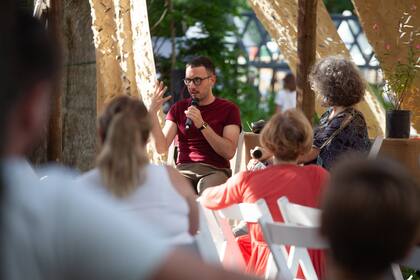 La pasión por el reino vegetal y el conocimiento de cómo funciona es la llave para convivir mejor con él: desde el consumo de plantas hasta el cuidado que el ambiente requiere