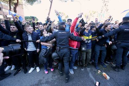La pasión por el Superclásico invade las calles de Madrid