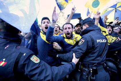 La pasión por el Superclásico invade las calles de Madrid