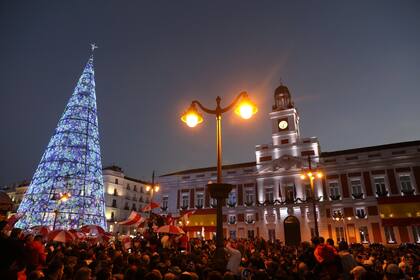 El banderazo de los hinchas de River Plate en la Puerta del Sol