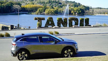 La pasión por el tenis se siente en cada rincón de Tandil, inspirando a las nuevas generaciones a soñar en grande y a trabajar duro para alcanzar sus metas.