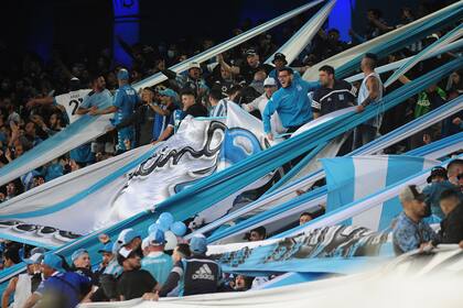 La pasión por Racing, una postal; por ahora, al menos en Ciudad, no habrá visitantes