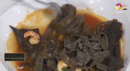 La pasta de Matias por el equipo rojo también enamoró al jurado aunque para Pizarro los fideos estaban muy finitos y se desarmaban al comerlos.