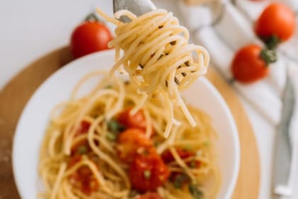 La pasta tiene muchas preparaciones, pero si no se le pone sal queda sin sabor