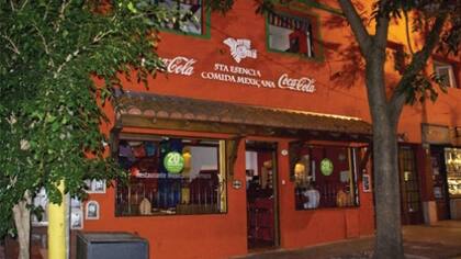 La pastelería de este restaurante mexicano se luce con tortas, cookies y cupcakes a plena decoración