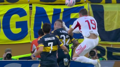 La patada de Belottti a Costa, que le costó la roja