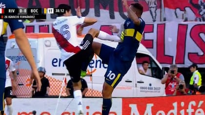 La patada de Fernández que le dio la expulsión
