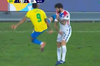 La tremenda patada de Gabriel Jesús a Mena en la cara y su inmediata expulsión