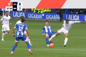 La patada de Kylian Mbappé que derivó en la expulsión en el partido entre Real Madrid y Alavés