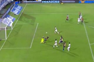 Vélez-Central: la patada de Zampedri que dejó golpeado al arquero Rigamonti