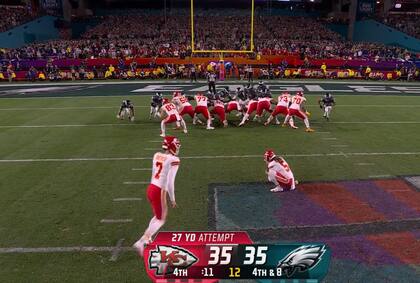 La patada que definió el Super Bowl LVII, ganado por Kansas City Chiefs contra Philadelphia Eagles.