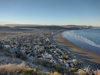 La Patagonia tiene costas que permiten ver ballenas desde no tan lejos