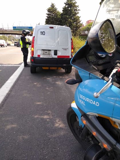 La patente dada vuelta impedía comprobar la identidad del titular del vehículo a través de cámaras y radares, cosa que lo volvía "invisible" al momento de cometer infracciones