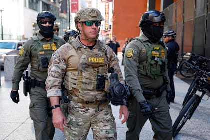 La Patrulla Fronteriza arrestó a 37 personas en la redada migratoria realizada en el edificio de South Shore, en Chicago