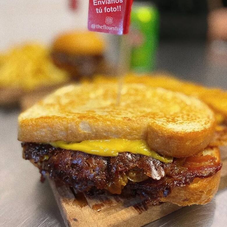 La ciencia detrás del sabor: cómo la técnica smash conquistó las hamburgueserías de Buenos Aires