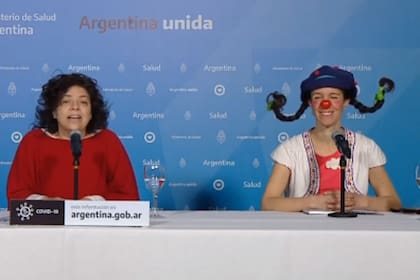 La payasa Filomena participó del reporte matutino donde se informan los últimos infectados y fallecidos por coronavirus en el país