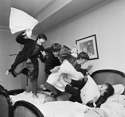 La pelea de almohadas - The Beatles (1964)