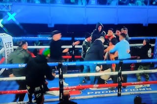 Invasión de ring y otro éxito de Veneno Cháves ante un rival… ¿'juvenil' de 34 años o 'latino' de Sudáfrica?