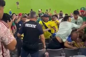 Hinchas de México y Ecuador protagonizaron una salvaje pelea tras el empate en Arizona