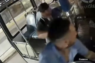 El testimonio del chofer que se peleó con un pasajero con el colectivo en marcha