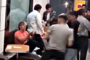 La pelea se desarrolló en un local de comidas